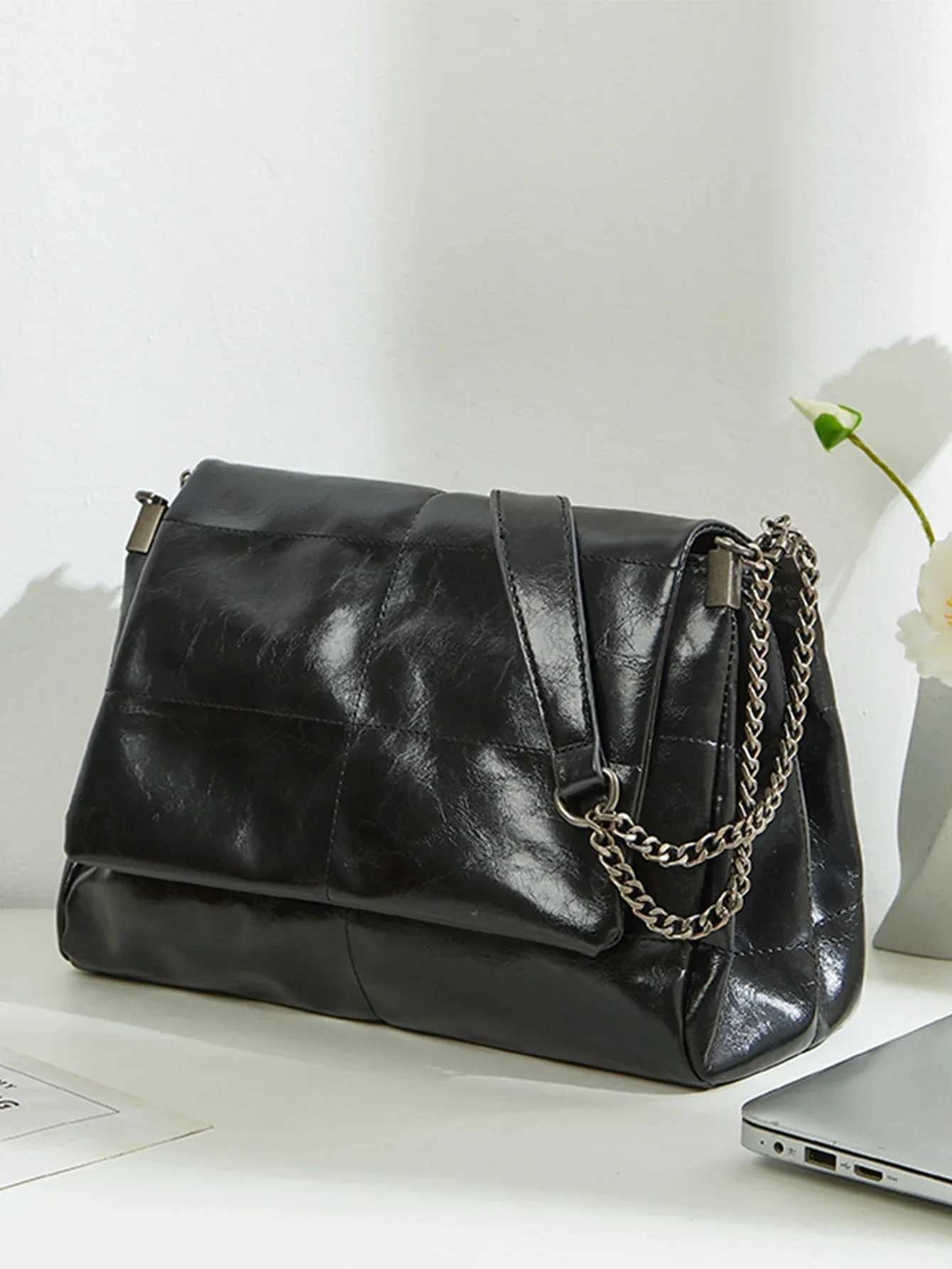 Large Capacity Commuting Bag Spring/Summer 2025 New Womens Chain Tote Bag High-End and Reliable Single Shoulder Underarm Bag XJ250718