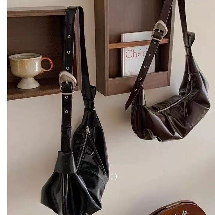Summer new women's shoulder bag Korean style large capacity retro soft leather pleated dumpling bag lazy style casual crossbody bag new designer 