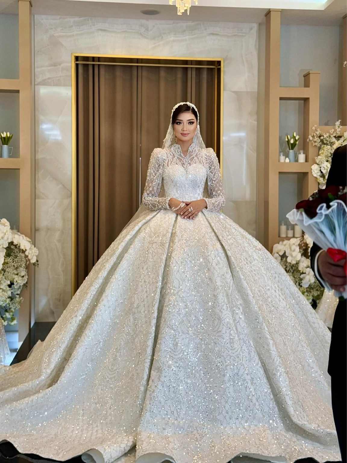 Gorgeous Ball Gown Wedding Dress Sequins Pearls Bridal Gowns High Neck Long Sleeves Sweep Train Dresses Customized vestidos de novia