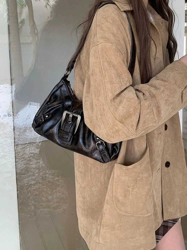 2025 new vintage motorcycle bag fAshionable womens daily commuting bag shoulder bag armpit bag womens bag Z250718