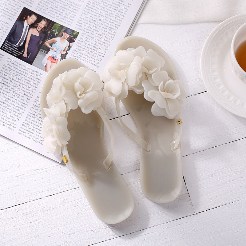 Elegant Floral Design Camellia Thong Sandals with Comfortable Rubber Outsole