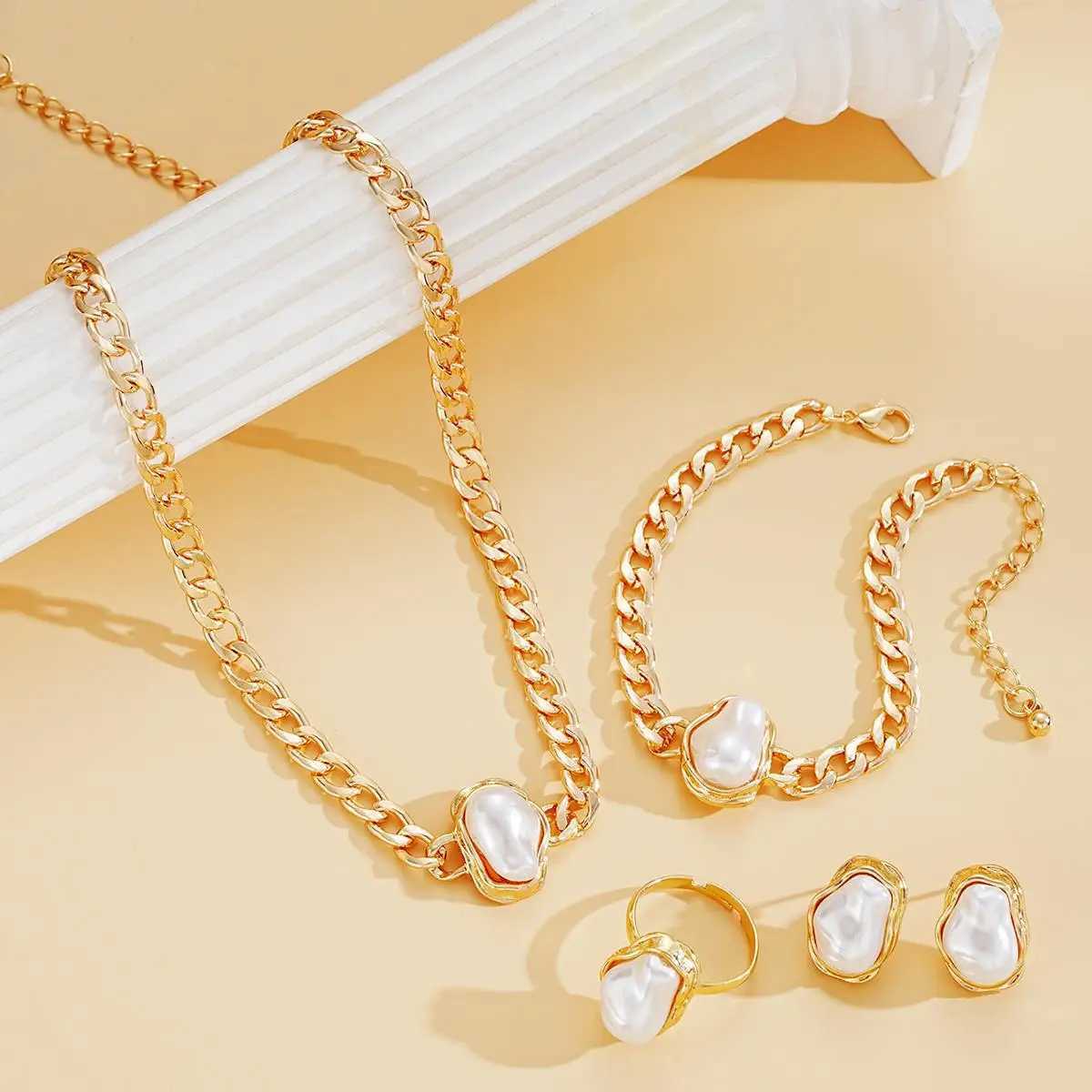 4 PCS Irregular Pearls Jewelry Set Korean Pearl Pendant Choker Stud Earrings Rings for Women Classic Bracelet Wedding Jewelry X2507181