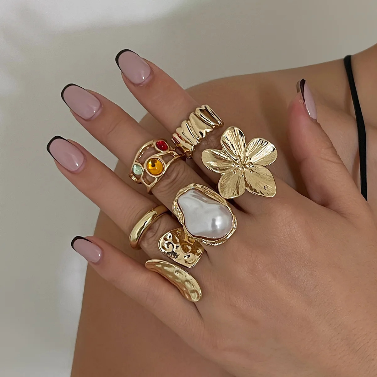 6Pcs Punk Exaggerated Metal Finger Rings Set for Women Men Vintage Flower Pearl Crystal Europe America Open Jewelry 250716