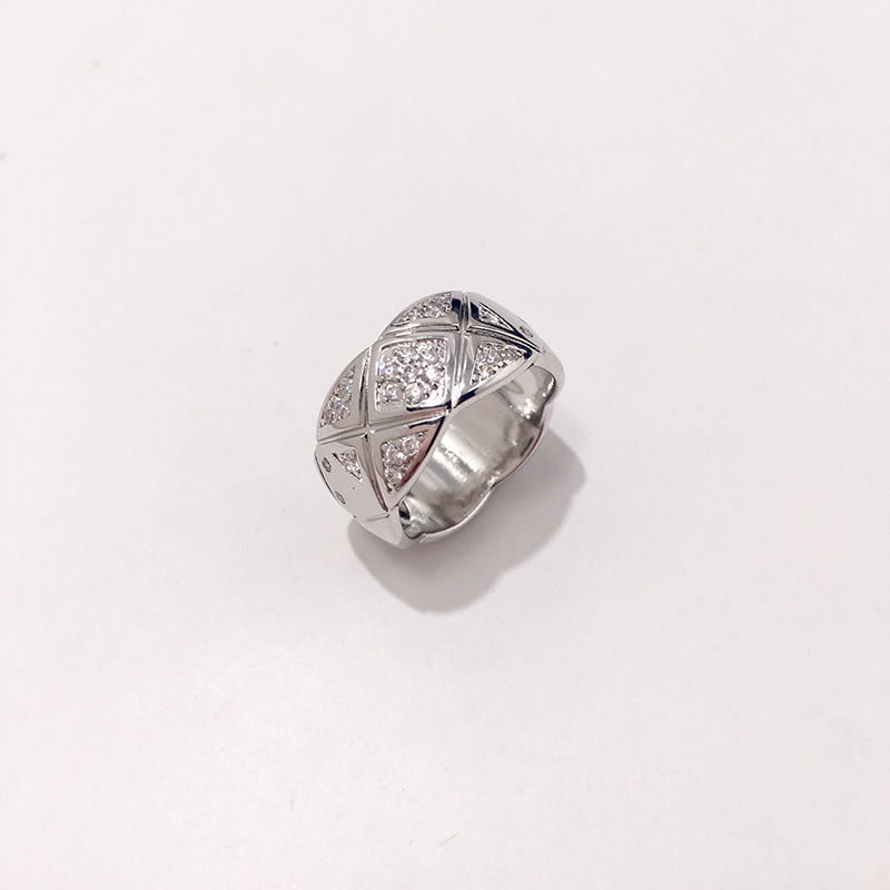 Designer Wide Diamond Pattern Inlaid AAA Zircon Ring for Women High-end Small Fragrance Style Couple Ring 18K gold plated jewelry for lady best gift