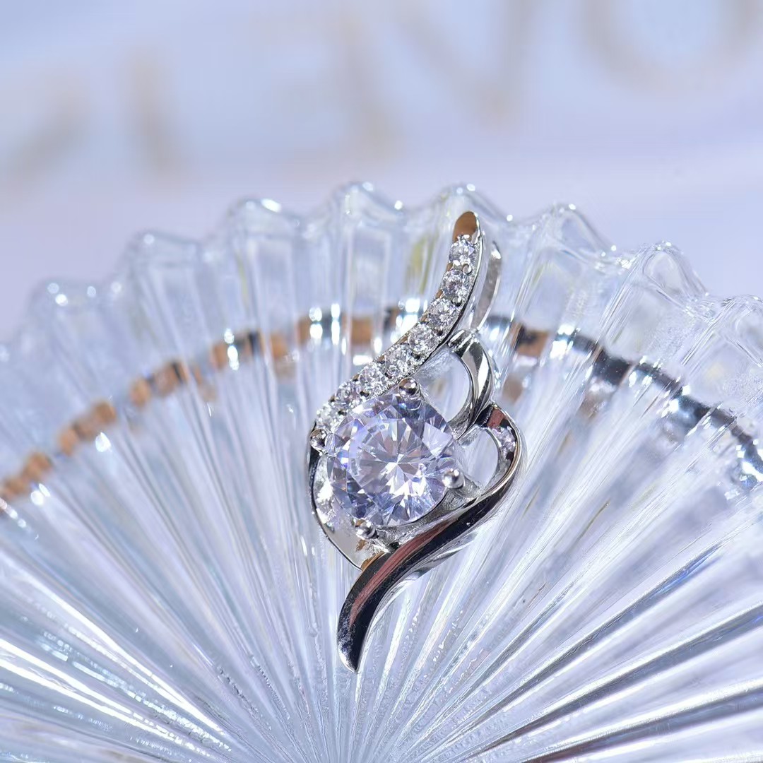 Premium Angel's Love Moissanite Pendant - Elegant Design with High - quality Lab - Created Gem, Perfect Gift for Her