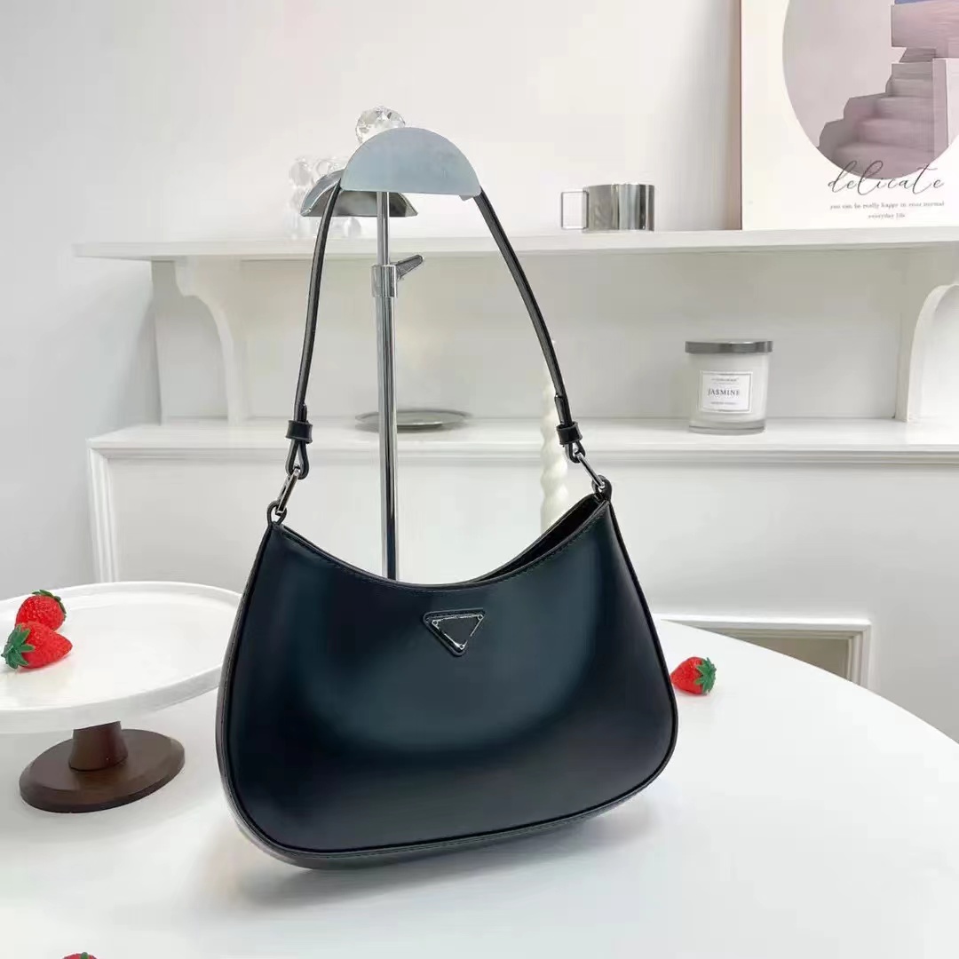 Minority women's underarm bag 2024 new high-grade fashion medieval bag crescent baguette retro one-shoulder handbag