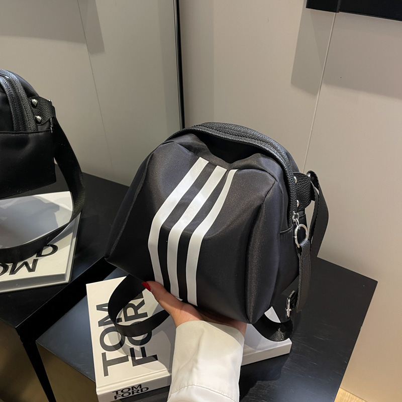 2025 summer women's new women's shoulder crossbody bag new striped shell bag summer new casual large capacity new designer bag