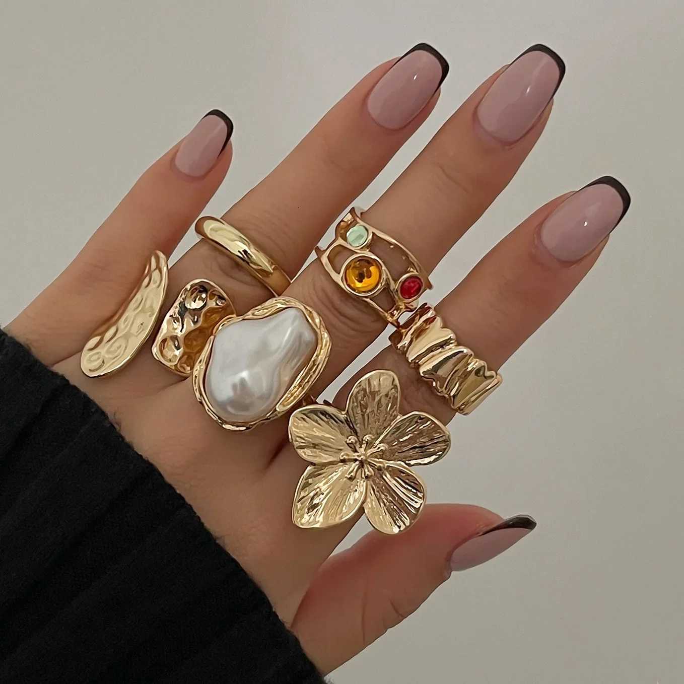 LATS Gold Color Flower Crystal Baroque Pearl Open Ring for Women Fashion Rings Set Engagement Party Gift Temperament Jewelry X250718