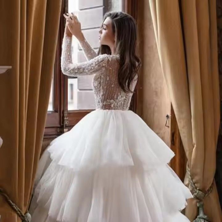 Vintage Lace A Line V Neck Wedding Dresses Tulle Applique Ruffles Floor Length Long Sleeves Garden Wedding Bridal Gowns Princess Brides Plus Size Vest