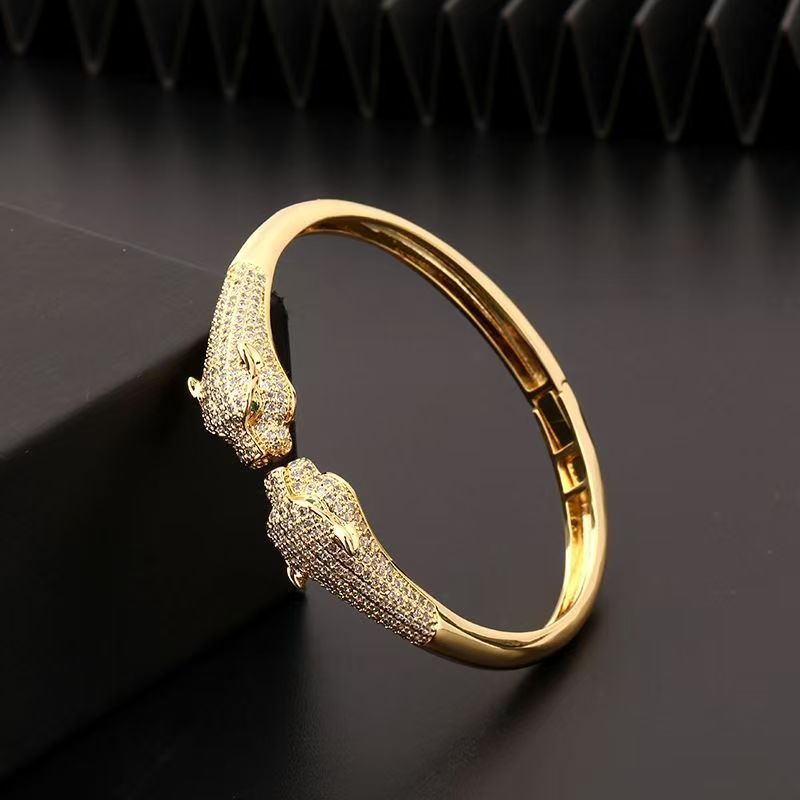 Designer Green Eyed Leopard Bracelet for Women 18K Gold Plated with AAA Zircon Hip Hop Personality Opening Cheetah Bracelet Global Wholesale