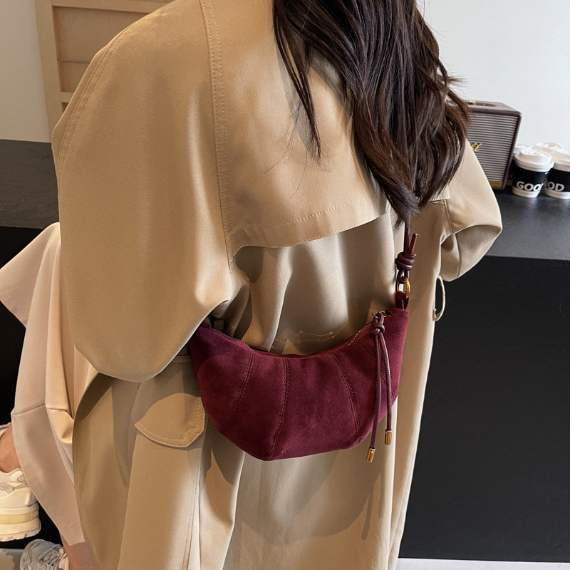2025 Summer New Women's Shoulder Crossbody Bag Fashion Underarm Dumpling Bag women's Horn Bag Retro Suede New Designer Bag New Designer Luxu