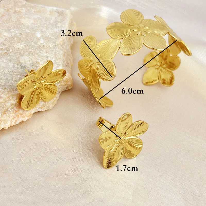 Vintage Flower Shaped Jewelry Sets Wen Choker Necklace Cuff Bracelet Stud Earrings Adjustable Rings Gold Silver Color Jewelry X250718