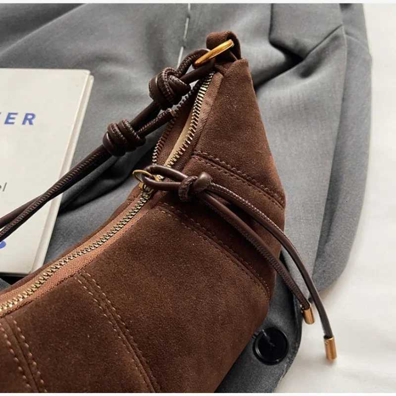 2024 High Quality Veet Material Zipper Shoulder Bag Solid Color Simple Fiable Crossbody Bag Soft Wern Style Handbag XJ250718