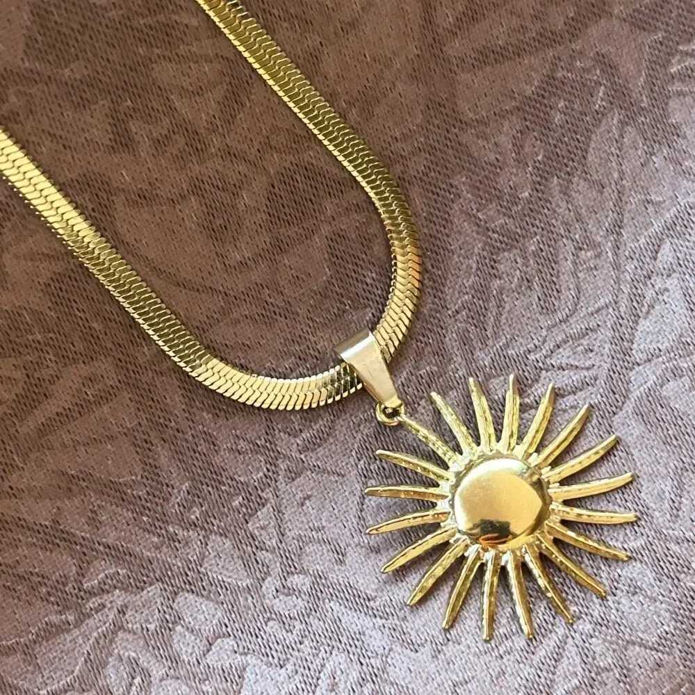 Vintage Sun Pendant Necklace Hydroforming Process Stainless Steel Waterproof Jewelry Accessories X250718