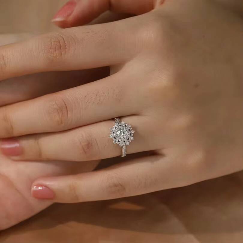 Hot Sale 0.5 Ct Certified Moissanite Diamond Bright Sun Flower Ring for Women 925 Sterling Silver Ring Wedding Jewelry