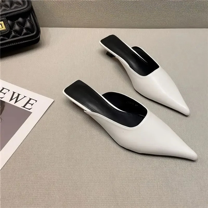 Woman Slippers Pointed Toe Outside Job Sandals Slides Mules Low Heel White Shoes for Women with Comfortable Korea Style 250717