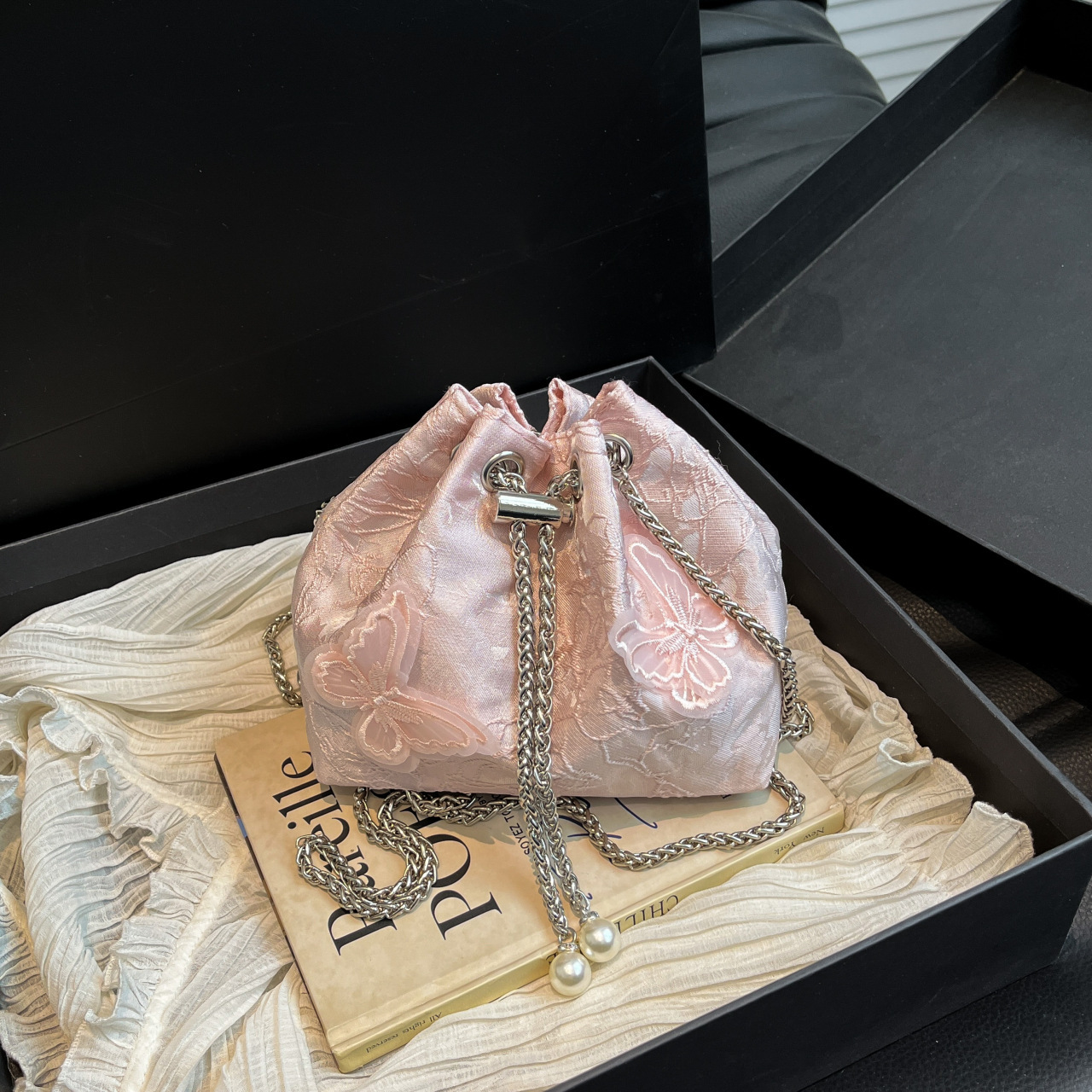 Summer new women's shoulder bag new pearl chain tassel bucket bag fashionable and simple shoulder bag women's lace butterfly chain bag new d