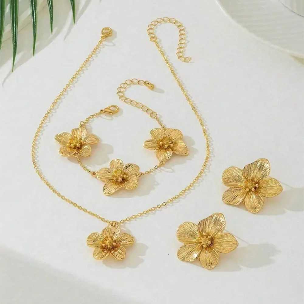 Exaggerated Metal Big Flower Earrings Necklaces Rings Set For Women Vintage Simple Geometric Texture Floral Wedding Jewelry Gift X250718