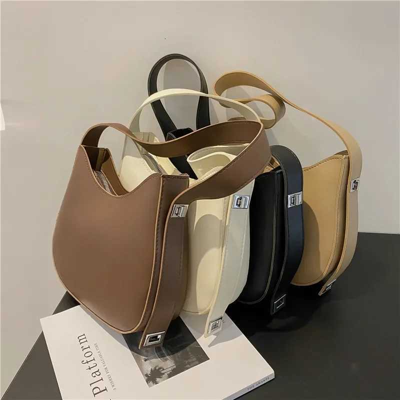 Casual Womens Bag Armpit Bag Summer Simple and Trendy with Lock Texture Large Capacity Shoulder Bag Versatile R250717