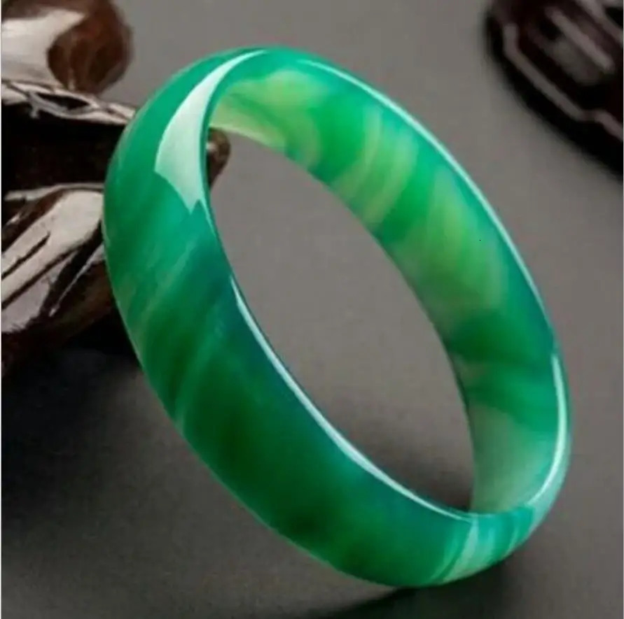 Natural green Jade Bracelet Bangle For Women Hand Carved Bangles Lady Jewelry Charm Bracelet Fashion Accessories 67-68mm 250717