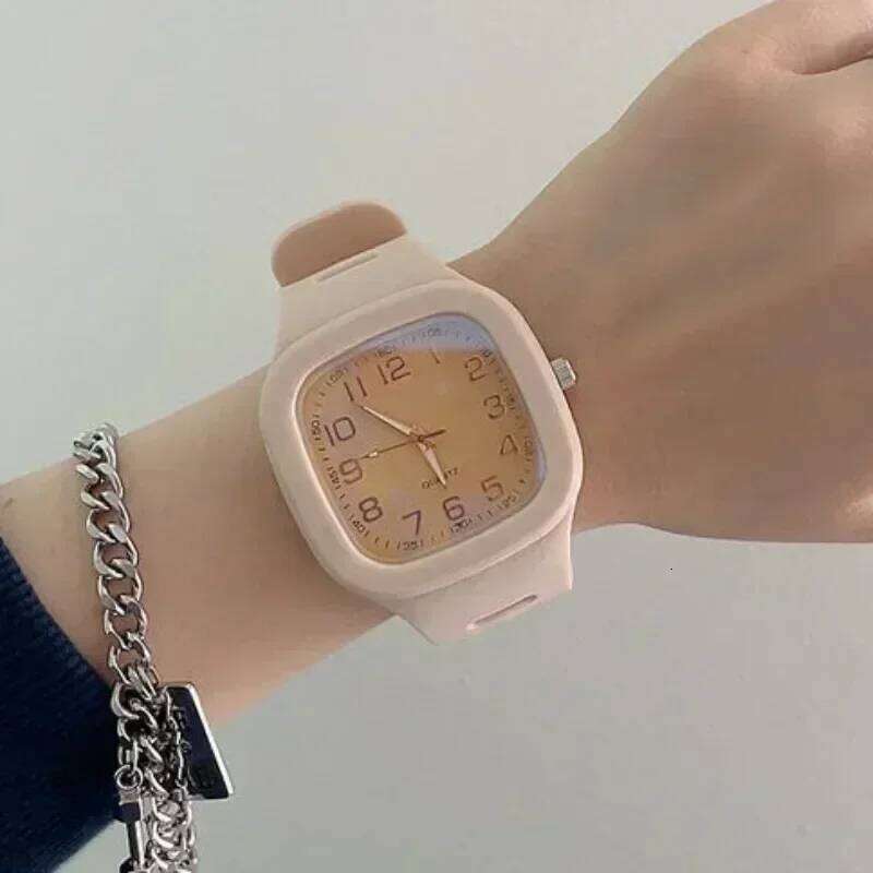 free shipping Fashion Women Squartz Dial Watches Men High Quality Silicone Quartz Wristwatches Students Waterproof Watch Clock Gifts