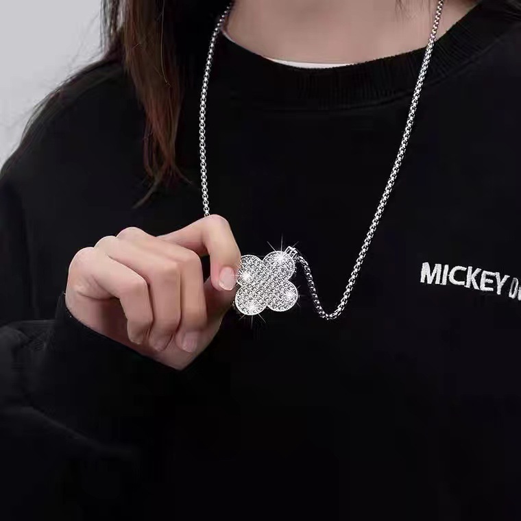 High-end Long Chain Stainless Steel fir Women Leaf Clover Necklace, Light Niche Long Simple Sweatshirt Chain, Titanium Steel Pendant Chain