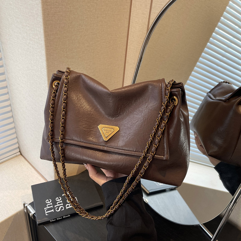 Shoulder bag Designer bag Free Shipping large capacity bag chain link versatile for commuting armpit bag fashionable elegant for women new