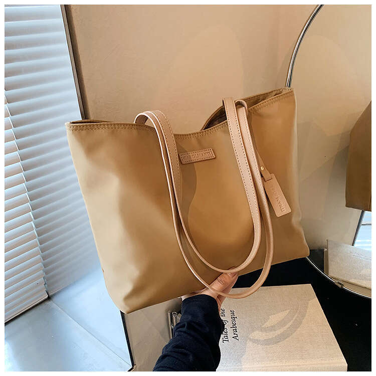 Korean Style Casual Large Capacity Nylon Commuter Versatile Shoulder Lightweight Handheld Tote Bag