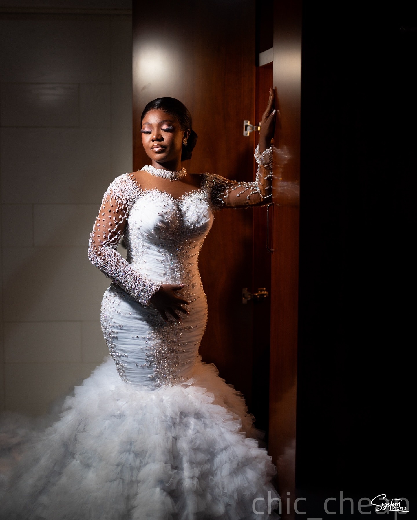 2025 Aso Ebi Plus Size White Mermaid Wedding Dress Pearls Crystals Tiers Full Sleeves Tulle Bridal Gowns Dresses ZJ0676