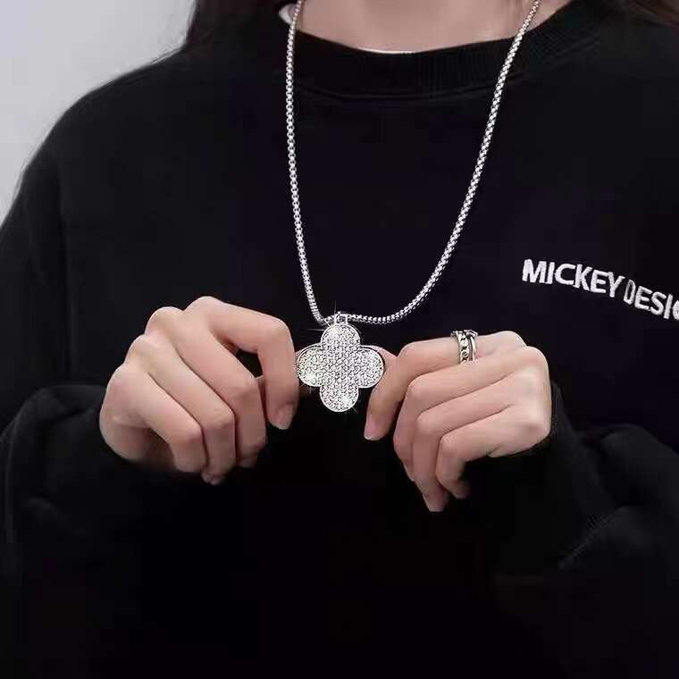 High-End Sweater Chain for Women, Autumn and Winter Four-Leaf Clover Necklace, Light Niche Long Simple Sweatshirt Chain, Titanium Steel Pendant