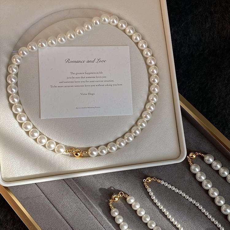 Australian White Magnetic Clasp Perfect Round Pearl Necklace 2024 New Style Layered Collarbone Chain Light Elegant Jewelry ddmythur