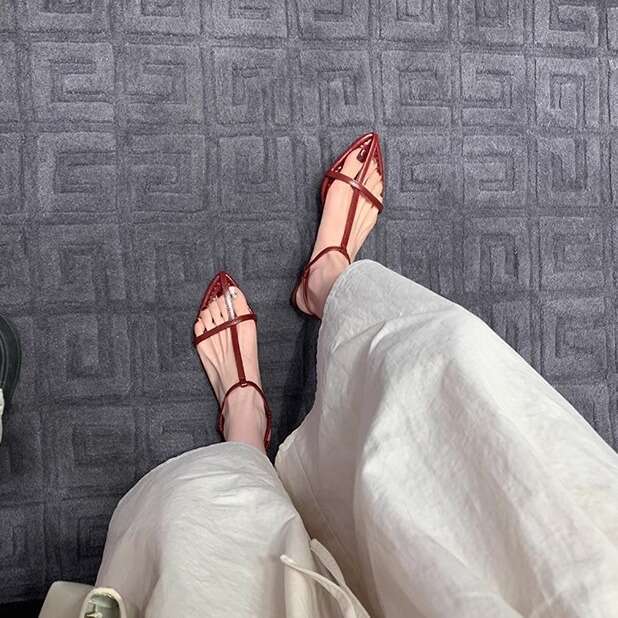 Summer Sandals New Niche Style Slippers for Women Outdoor Wear High-end Feel 2025 Women's Soft Sole Comfortable Shoes