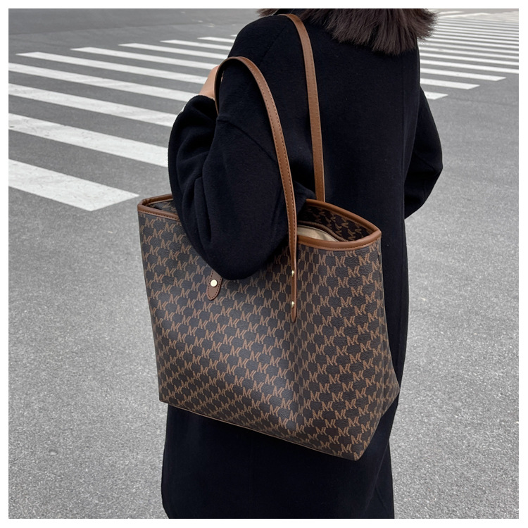 Hot Free shipping designer bags for womens Shoulder bags khaki brown black Vintage diamond grid printed large capacity simple and versatile texture to