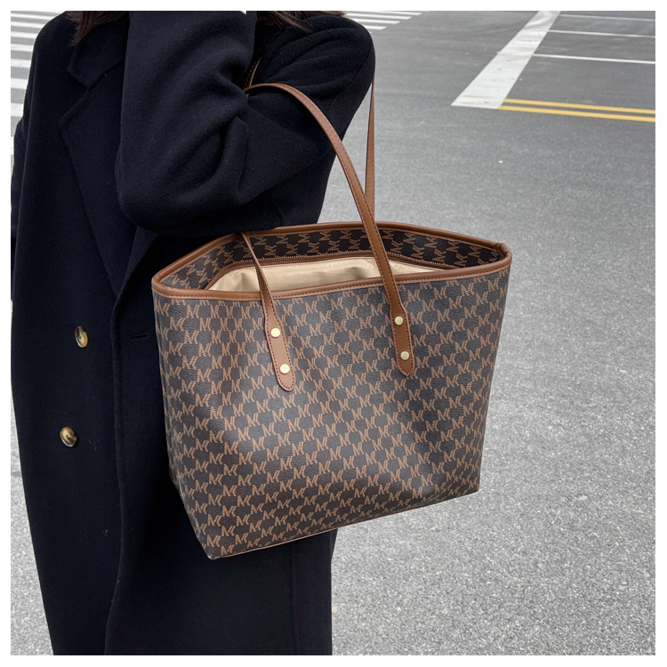 Hot Free shipping designer bags for womens Shoulder bags khaki brown black Vintage diamond grid printed large capacity simple and versatile texture to