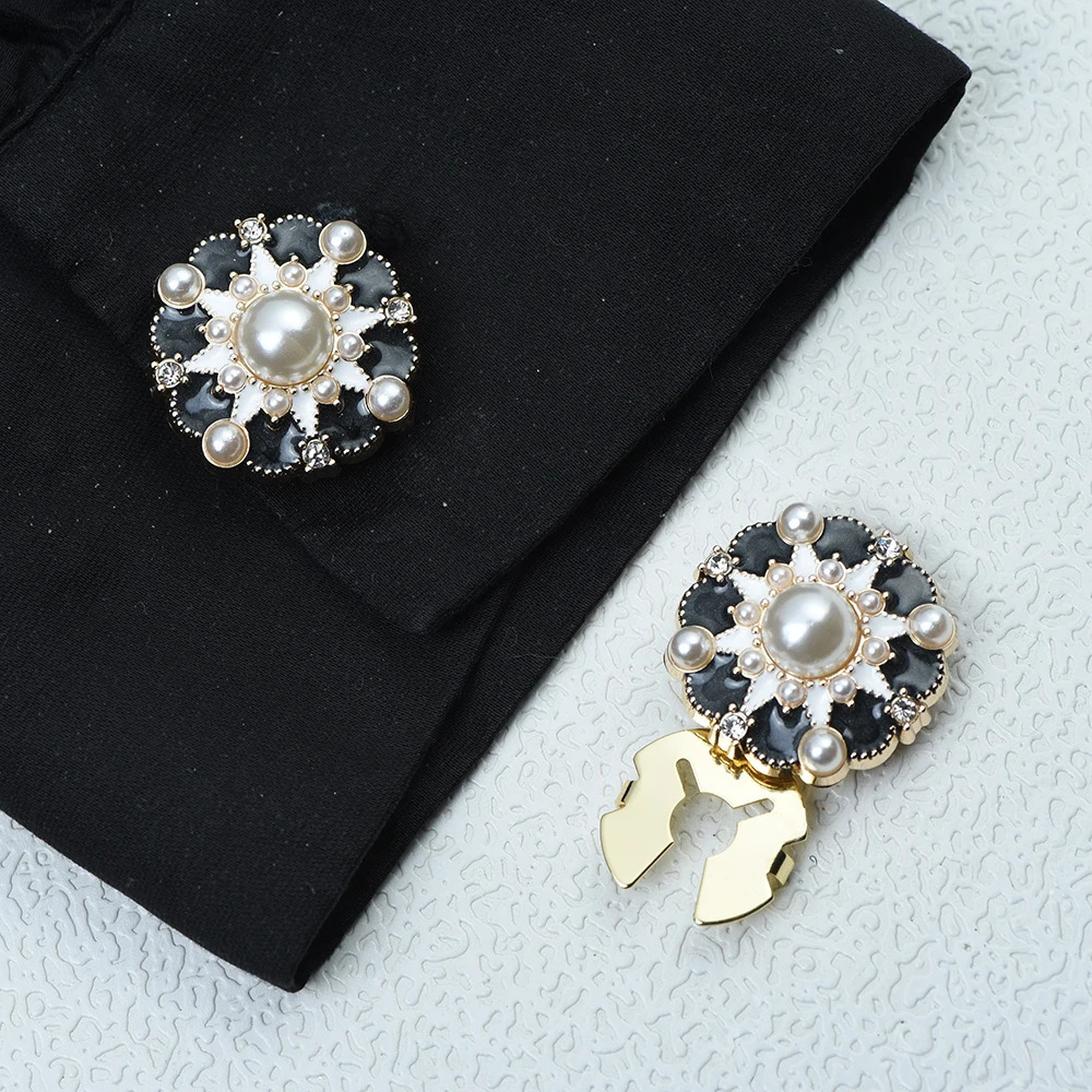 ICEYY2pcslot CC pearl Cufflink Button Covers For Shirt Blossom Clip Sleeve Buttons Fashion Girls Gifts Tux Cufflinks 250715