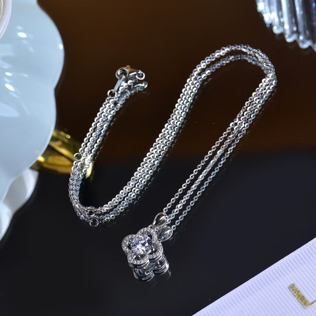 Elegant Four - leaf Clover Moissanite Pendant - Micro - Pave Set, Ideal Gift for Expressing Wishes, Shiny Lab - Grown Gem Accessory
