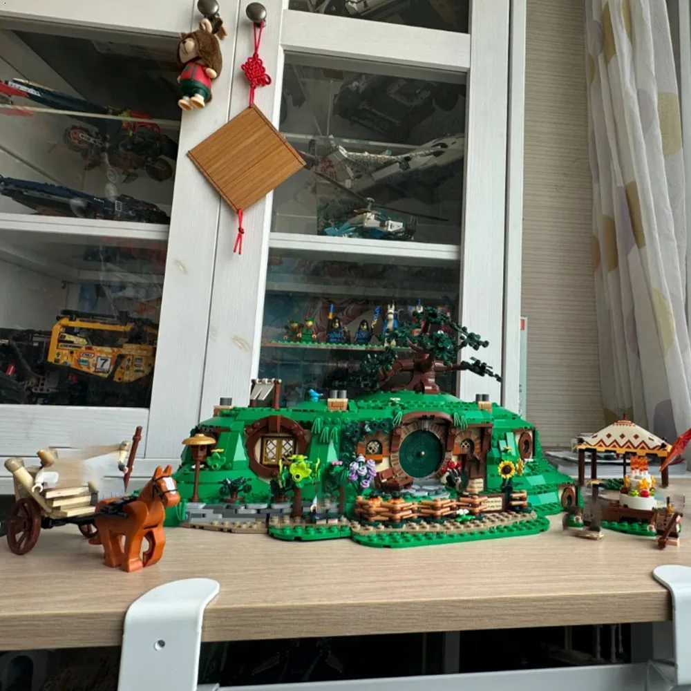 2025 New 2017pcs Moc 10354 The Rings The Shire Modular Castle Model Building Blocks DIY Creative Assembly Bricks Toys Kids Gift Z250718