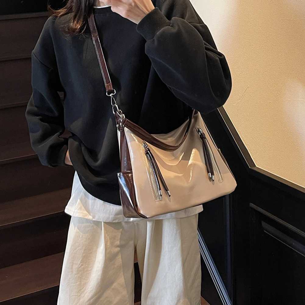 2023 Trendy Tote Bag Large Capacity Versatile Handbag Contrast Color Leisure Armpit Bag Travel Shopping Commute Bag Y250718