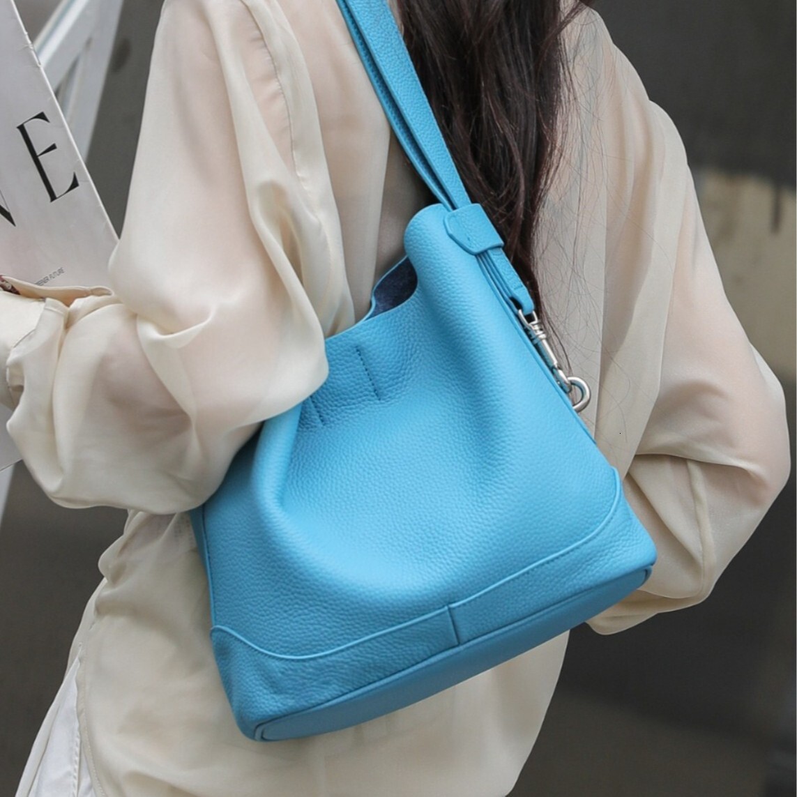 2025 Designer Bucket Bag Women's New Large Capacity Multi functional Slanted Shoulder Handbag Handbag