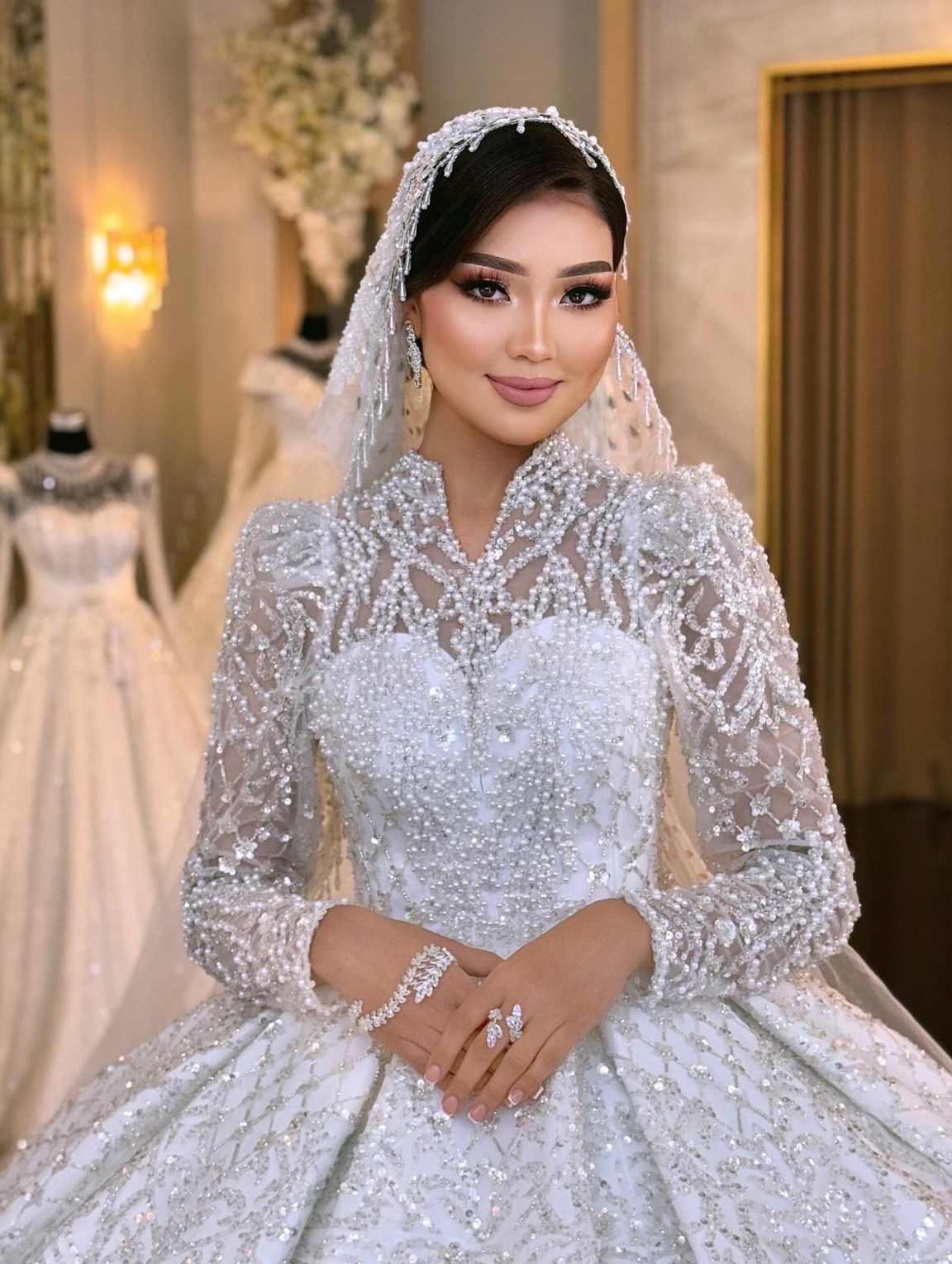 Gorgeous Ball Gown Wedding Dress Sequins Pearls Bridal Gowns High Neck Long Sleeves Sweep Train Dresses Customized vestidos de novia