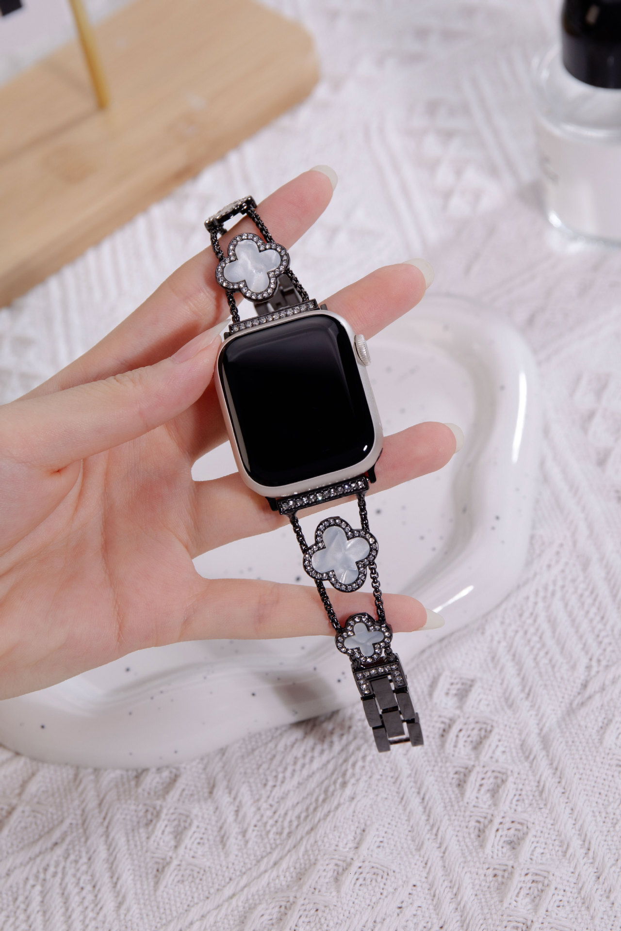 Compatible with iWatch S9 Clover Mother-of-Pearl Dia-Encrusted Apple Watch S8 SE Metal Strap ddmythur