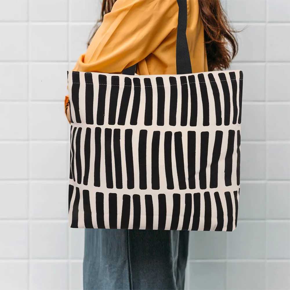 Striped minimalist design canvas bag - single shoulder strap - school bag with zipper - handbag for shopping A-DH XJ250718