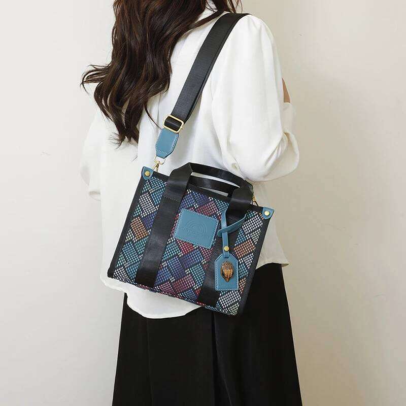 Stylish Leather Shoulder Women, Classic Messenger Bag For Ladies With Elegant Famous Designer Details