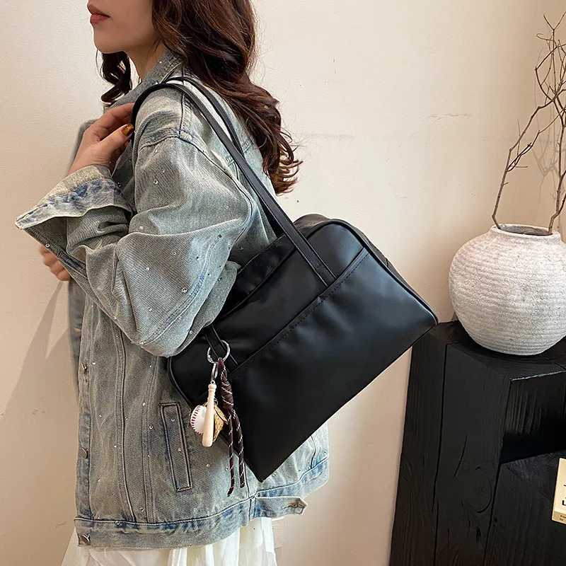 Simple Large Capacity Shoulder Bags for Women Pu Leather Underarm Ladies Commuter Tote Bag Vintage Fem Handbags Tote Purse Y250718