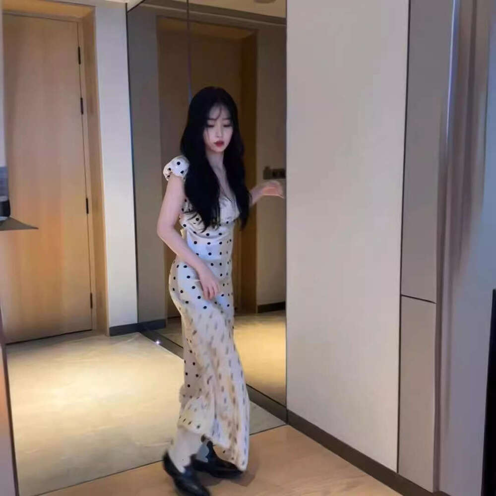 Birthday Yu Shuxin French Satin Polka Dot Fairy Temperament Sexy Backless Beach Print Long Dress B5