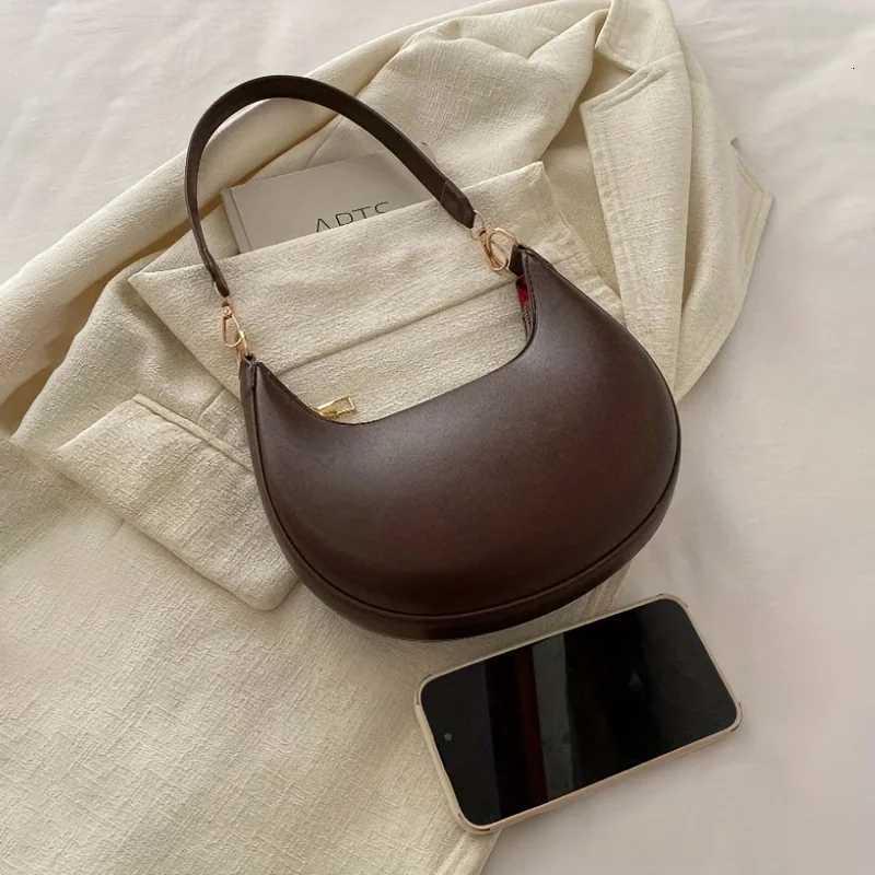 2024 Womens Crescent Handbag Shoulder Bag Zipper Closure Crossbody Purse for Casual or Formal Occasions or Evening Accessory R250717