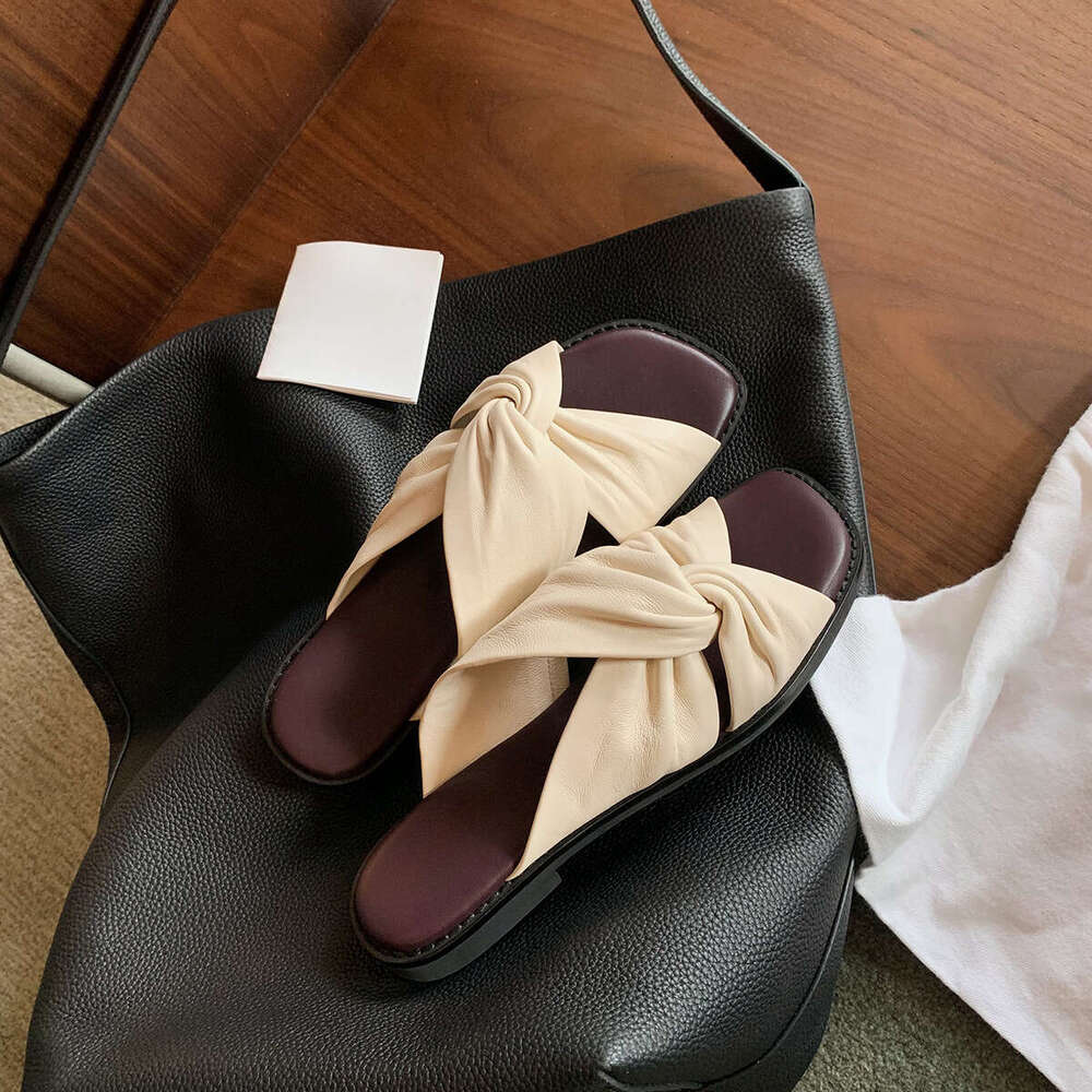 Designer Comfortable Soft Leather Wrinkled Twist Versatile Flat Sandals Outdoor Square Toe Cloud Half Slippers for Women