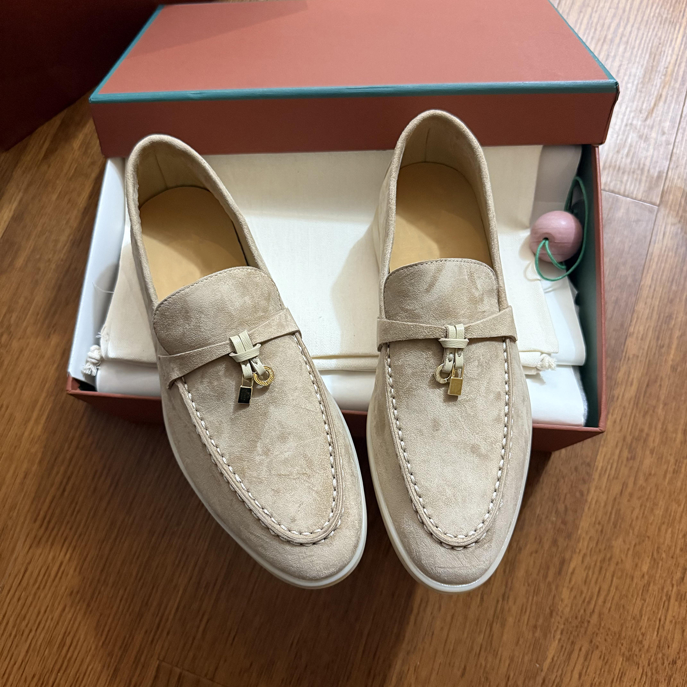 Womens Summer Loafers Designer Famous Slides Mens Dress Shoes Ladies Slippers Bottom Casual Beach Walker Business Flat Leather Suede Formal Top Quality With Box