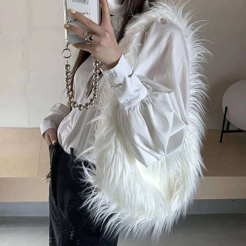 Y2k Faux Fur Solid Women Bag 2025 Trend Individuality Winter Plush Shoulder Bags Female Fashion New Design Bolso Mujer