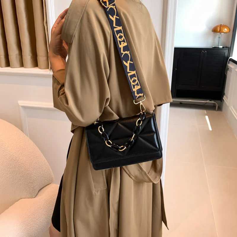 2024 Fi Women Shoulder Bag PU Leather Flap Handbags Female Large Capacity Metal Chain Casual Crossbody Clutch Phe Bag XJ250718